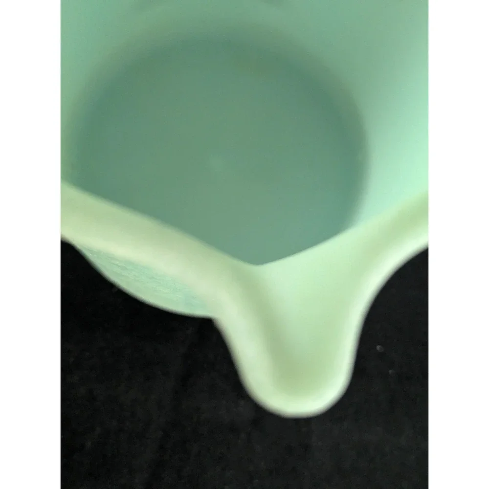 vintage Tupperware 40oz millionaire lime milk pitcher creamer 131-2 USA made‎